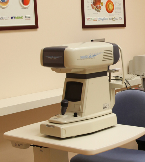 autokeratorefractometro nidek